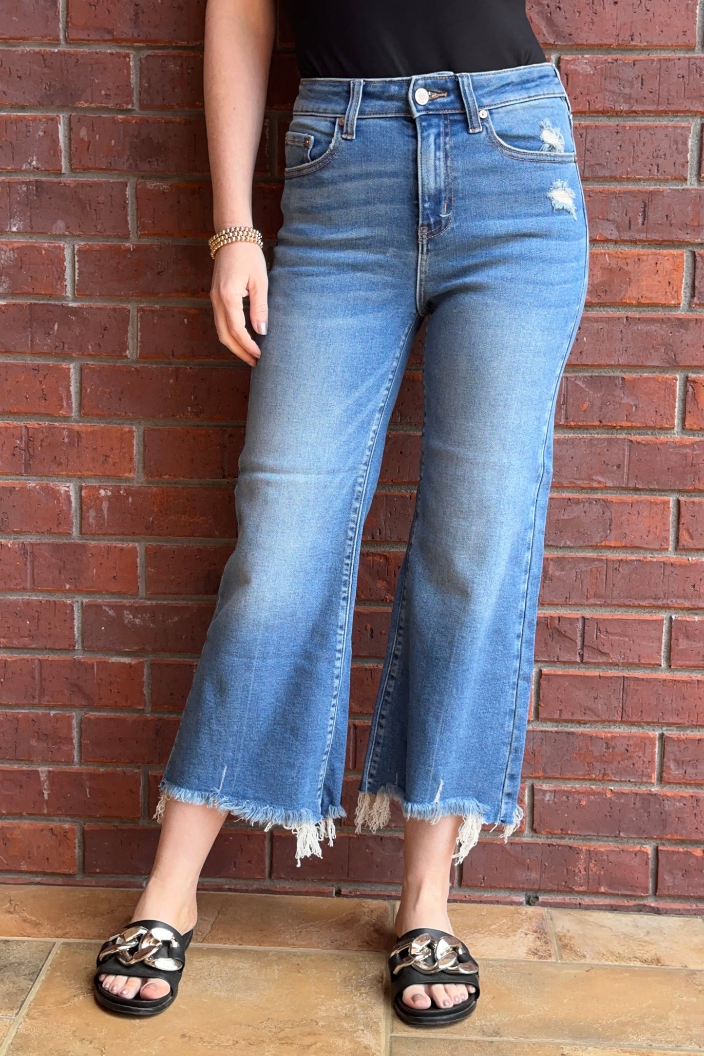 Wide Straight Leg Raw Hem Crop Jeans