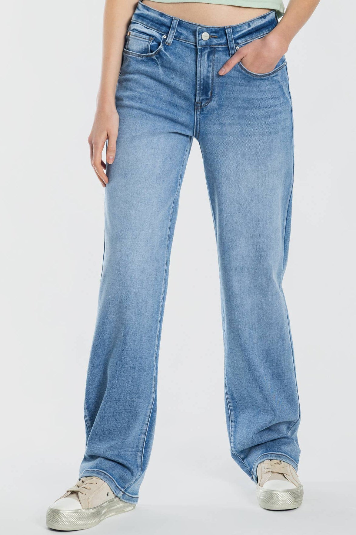 Mid-Rise Loose Straight Medium Wash Jeans