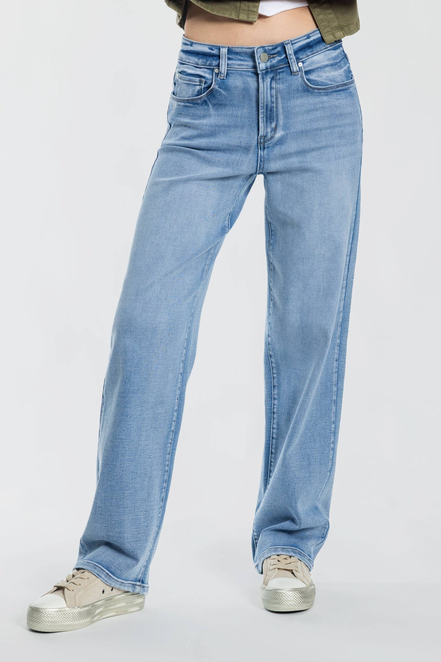 Mid-Rise Loose Straight Medium Wash Jeans