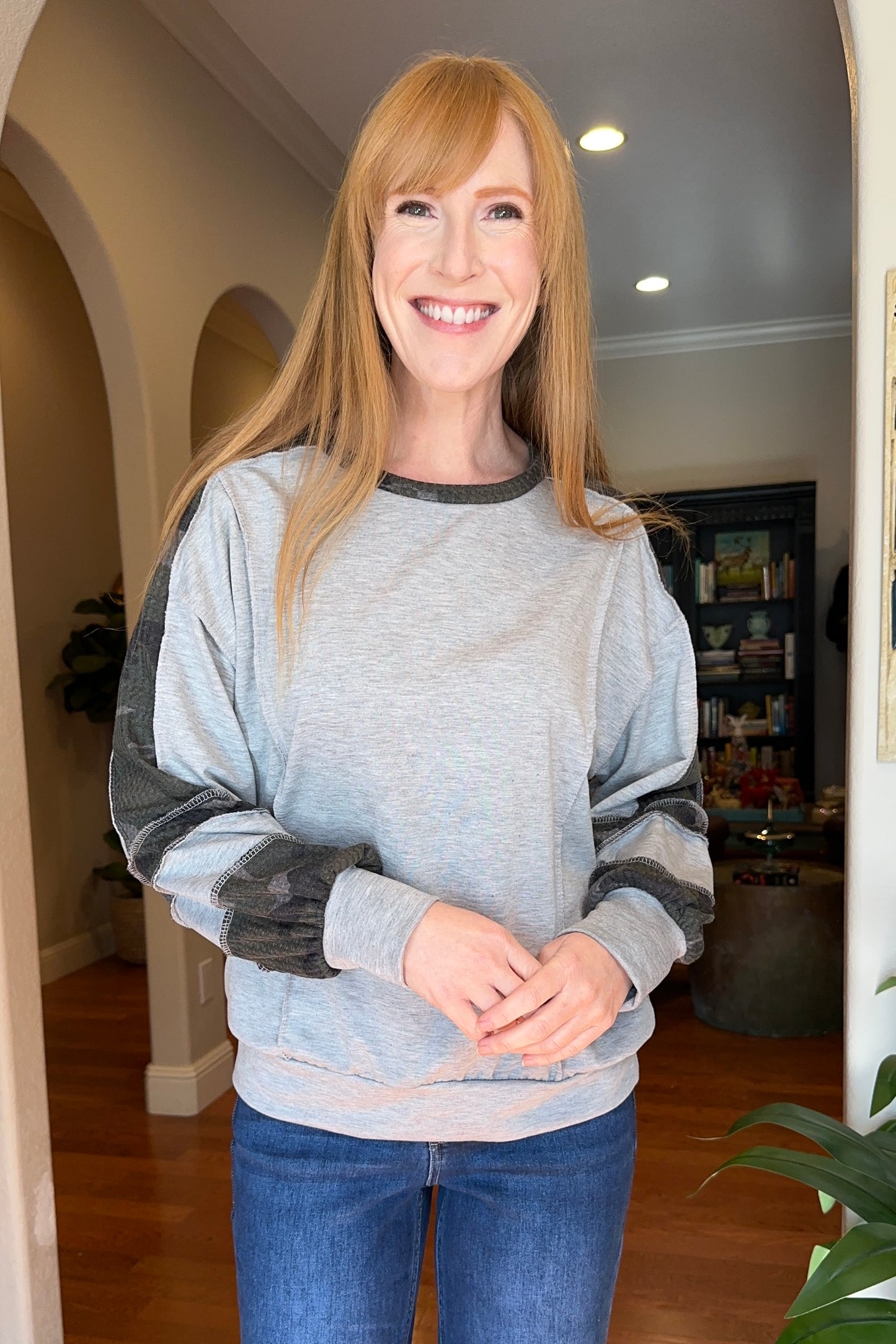 Camo Contrast Sleeve Pullover Top