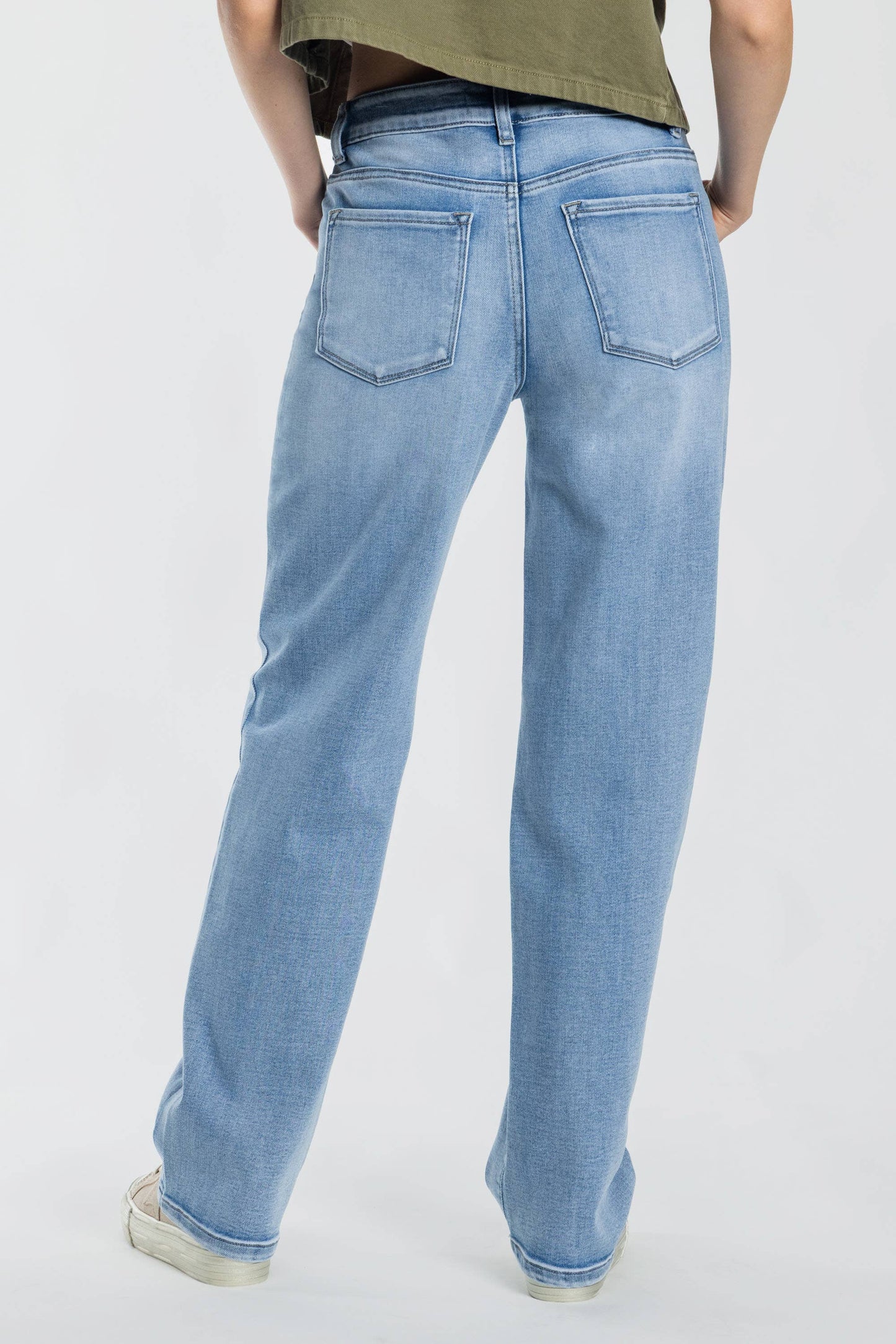 Mid-Rise Loose Straight Medium Wash Jeans